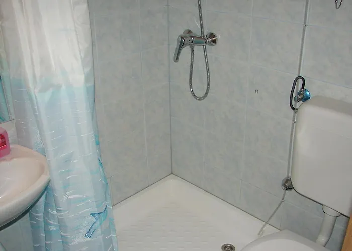 شقة Tone تروغير